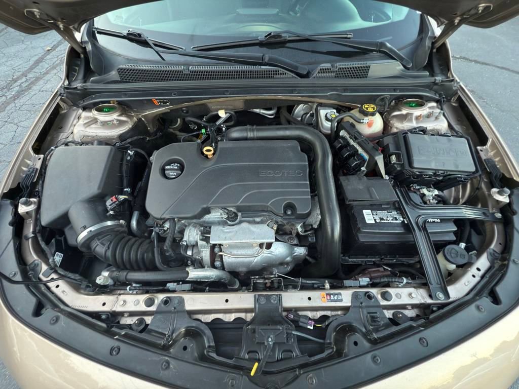 Used 2018 Chevrolet Malibu LT image 12