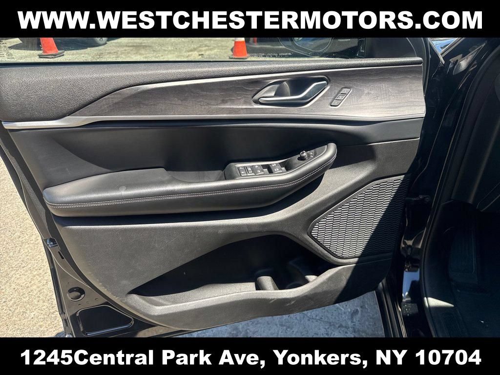 Used 2023 Jeep Grand Cherokee Limited w/ Luxury Tech Group II AWD/4WD image 11