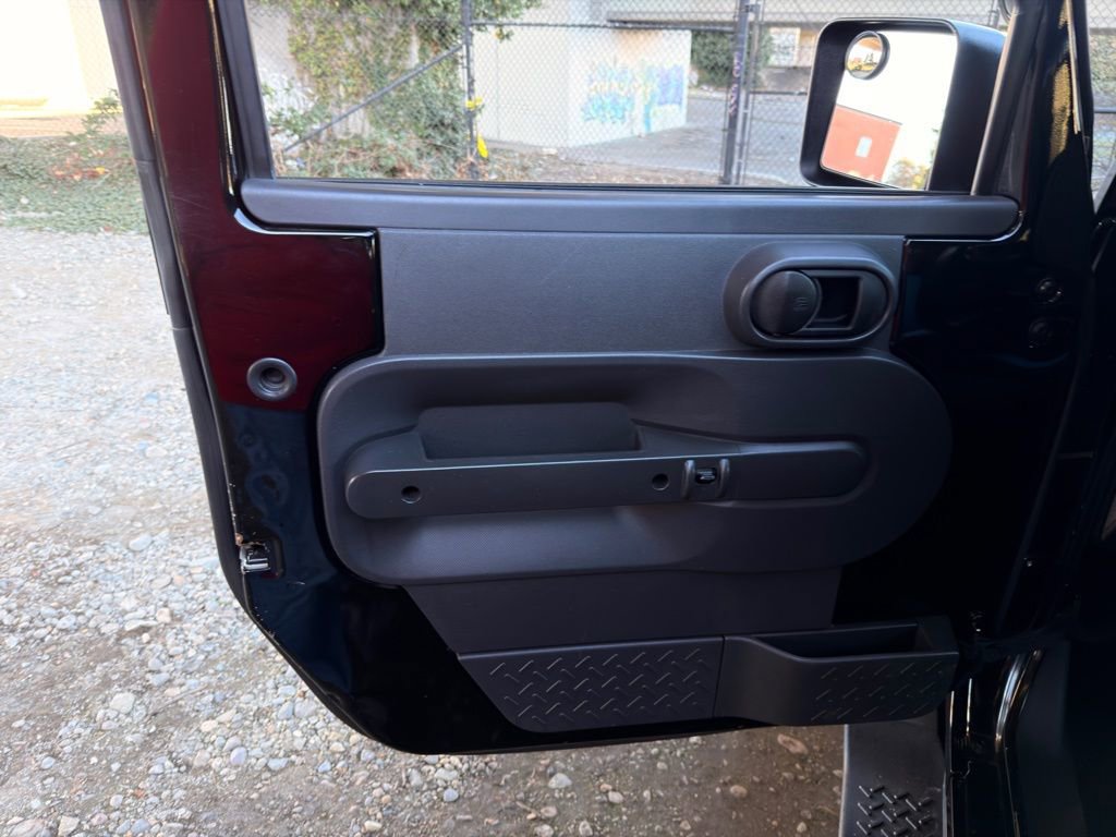 Used 2010 Jeep Wrangler Unlimited Islander image 21