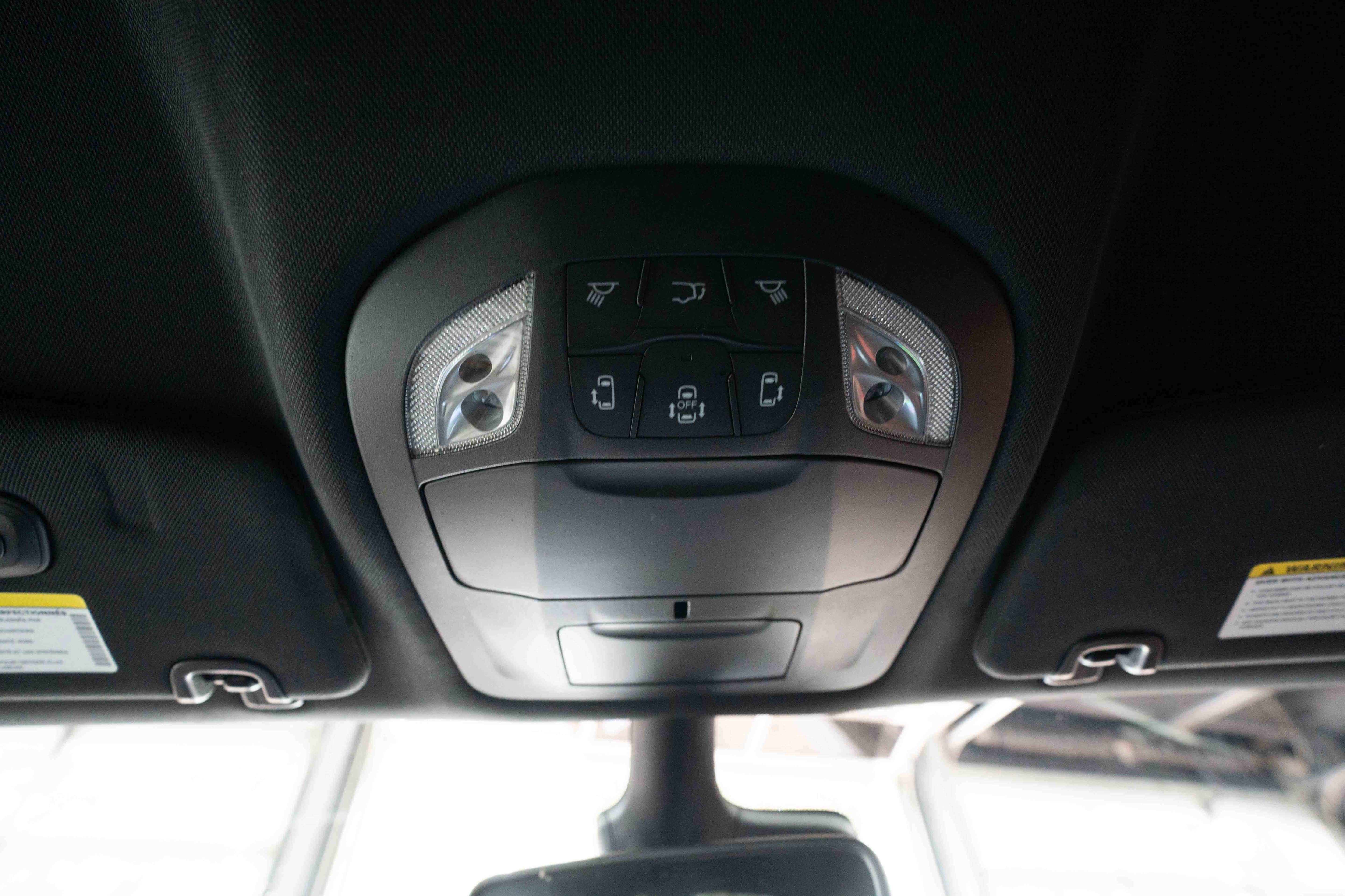 Used 2025 Chrysler Pacifica Select image 18