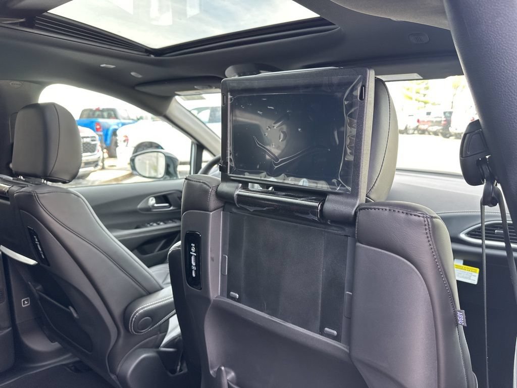 New 2026 Chrysler Pacifica Select AWD/4WD image 53