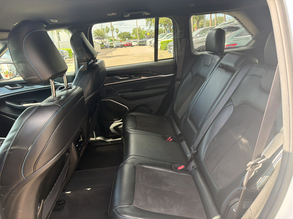 Used 2024 Jeep Grand Cherokee Trailhawk AWD/4WD image 14