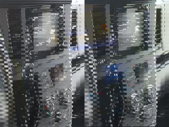 Used 2020 Toyota Sienna XLE image 30