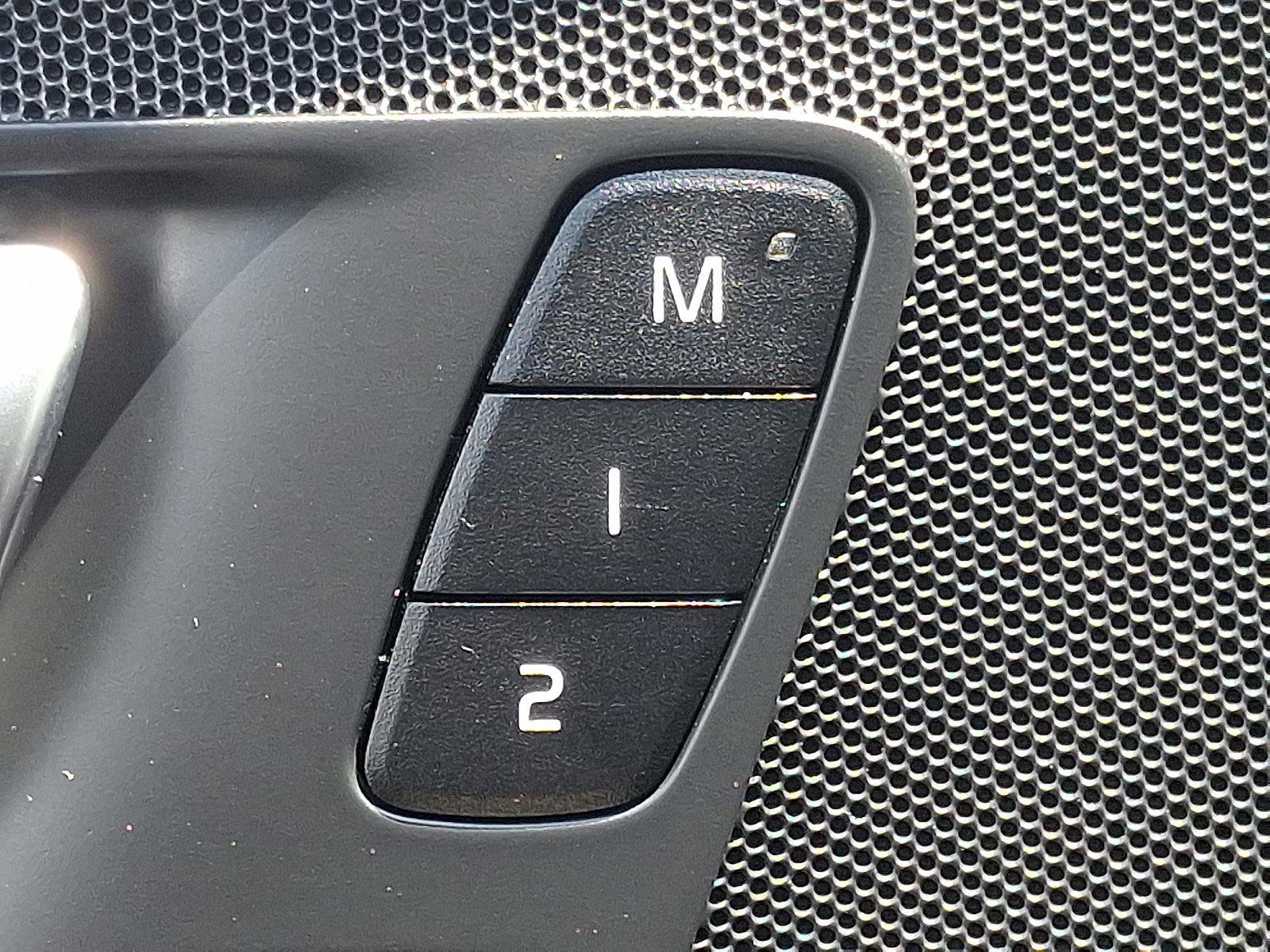 Certified 2022 Volvo XC60 B5 Momentum w/ Climate Package image 25