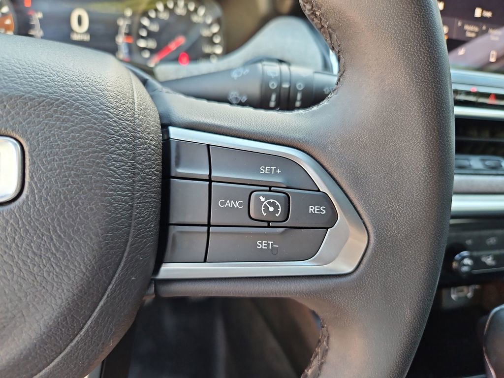 Used 2024 Jeep Compass Latitude image 12