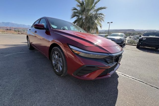 Used 2024 Hyundai Elantra SEL FWD image 7