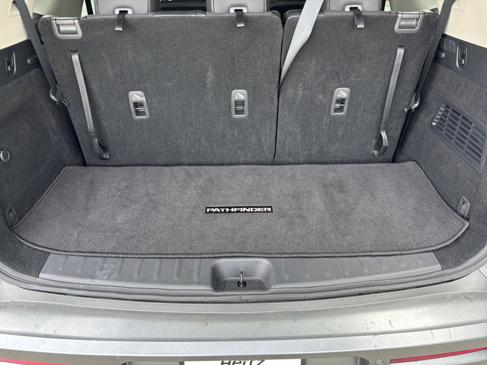 Used 2026 Nissan Pathfinder SL FWD image 33