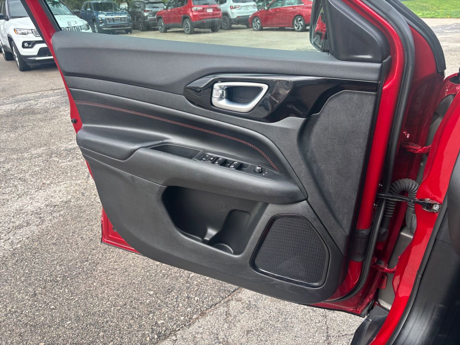 Used 2025 Jeep Compass Trailhawk image 18