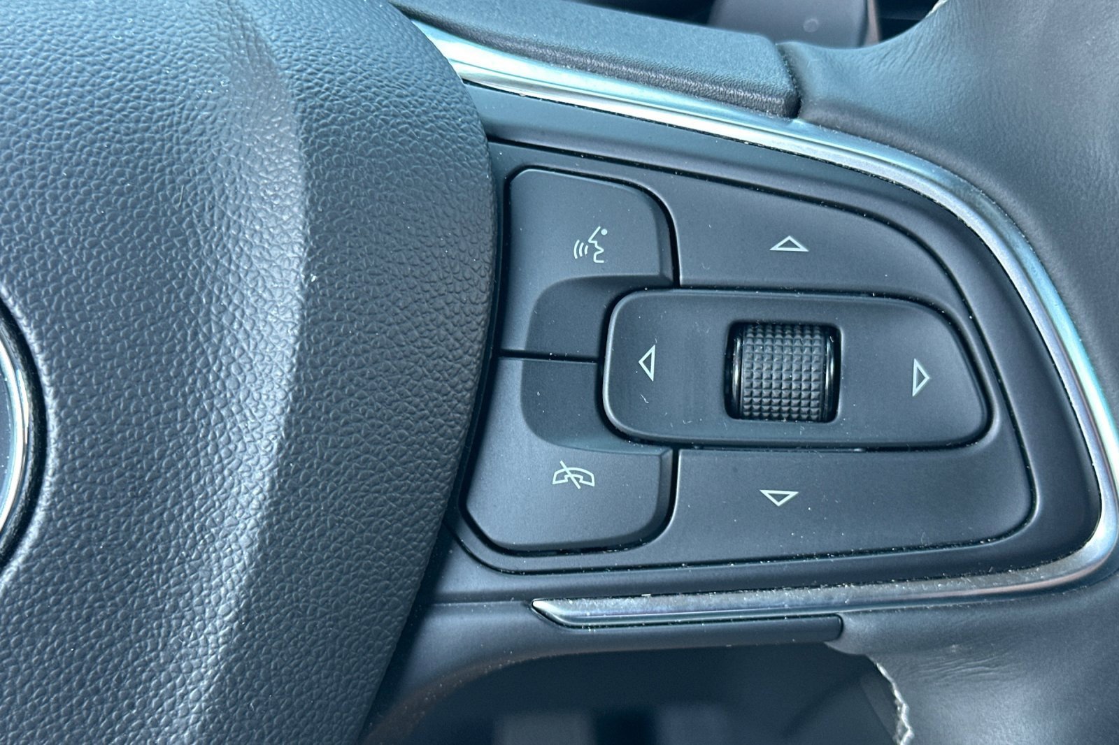 Used 2022 Buick Envision Preferred image 37