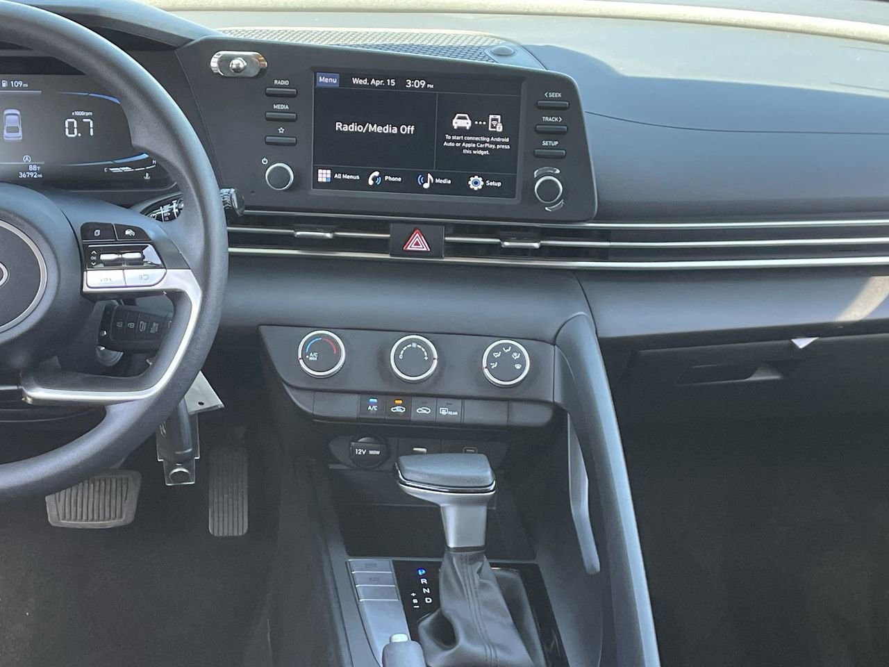 Certified 2024 Hyundai Elantra SE FWD image 14