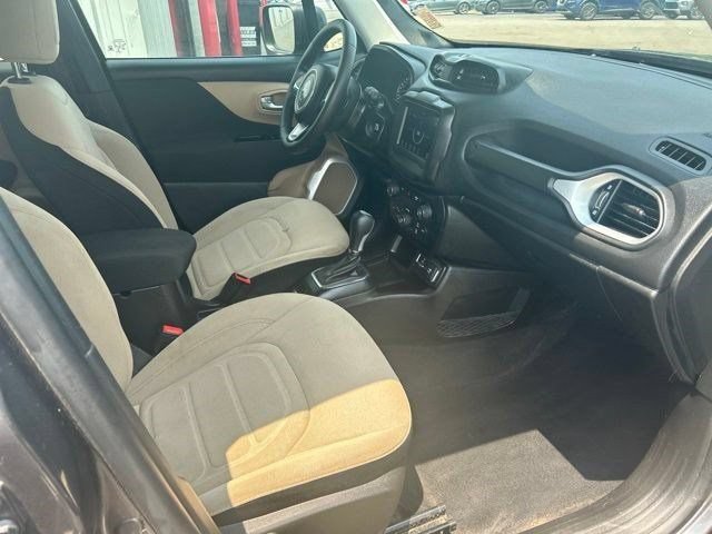 Used 2020 Jeep Renegade Latitude FWD image 38