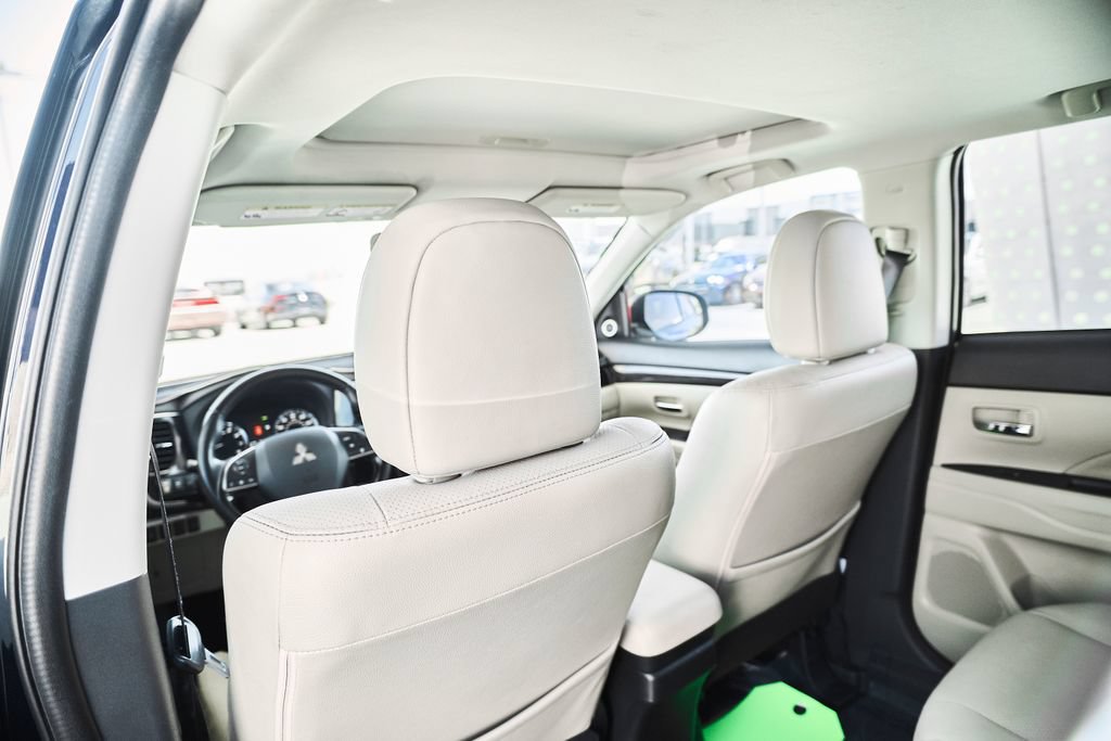 Used 2016 Mitsubishi Outlander SEL FWD image 40
