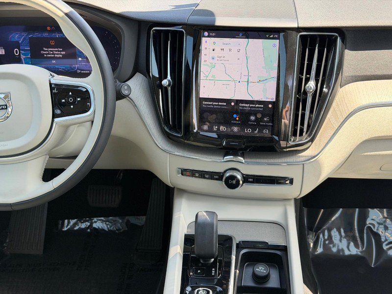 Certified 2023 Volvo XC60 B5 Plus w/ Climate Package AWD/4WD image 14