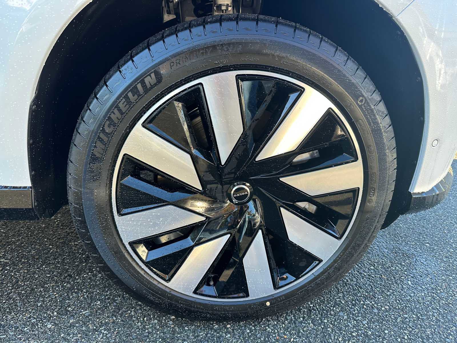 New 2025 Volvo EX90 Plus w/ Protection Package Premier image 9