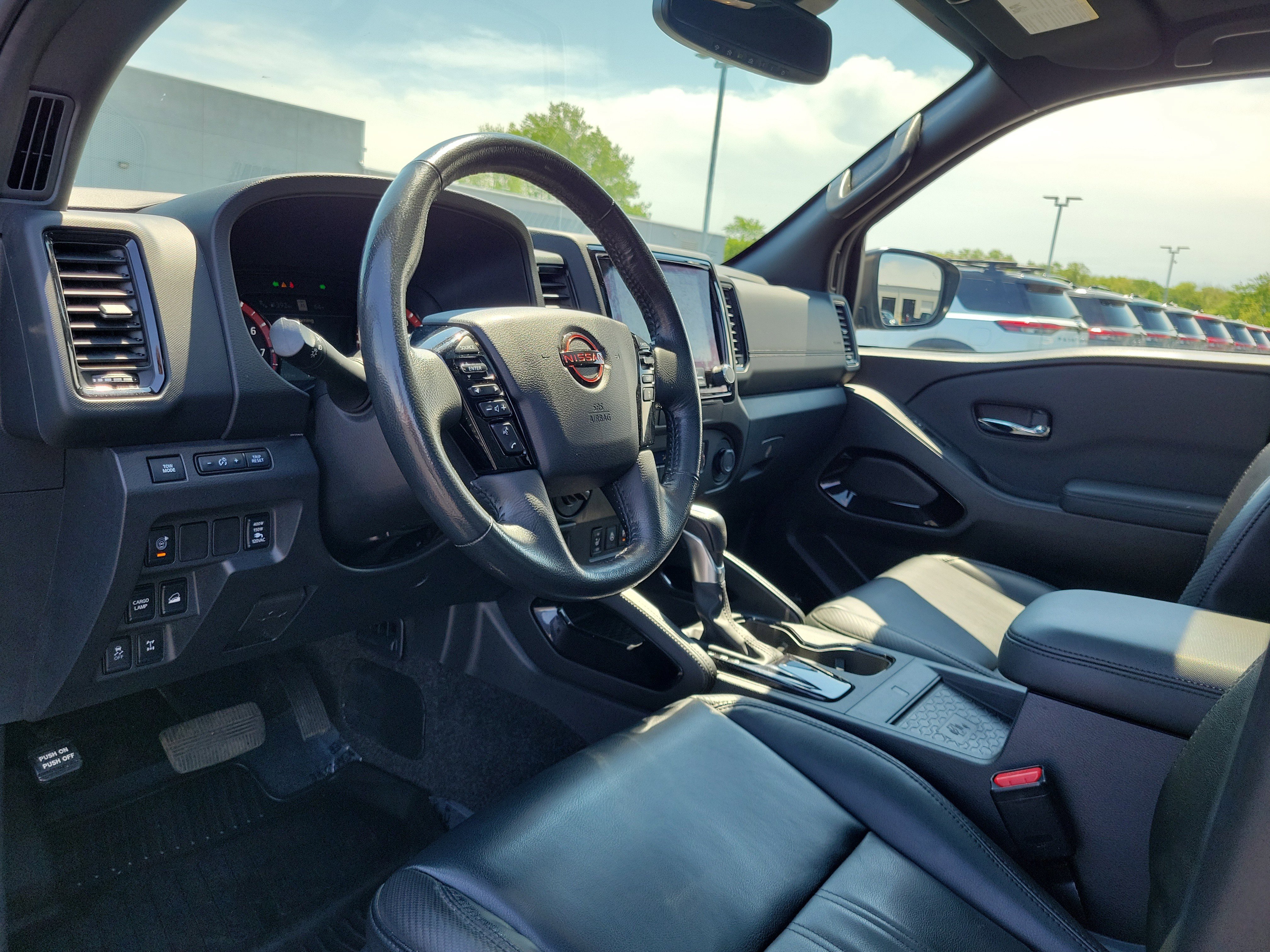 Used 2022 Nissan Frontier PRO-4X w/ Pro-4X Premium Package AWD/4WD image 19