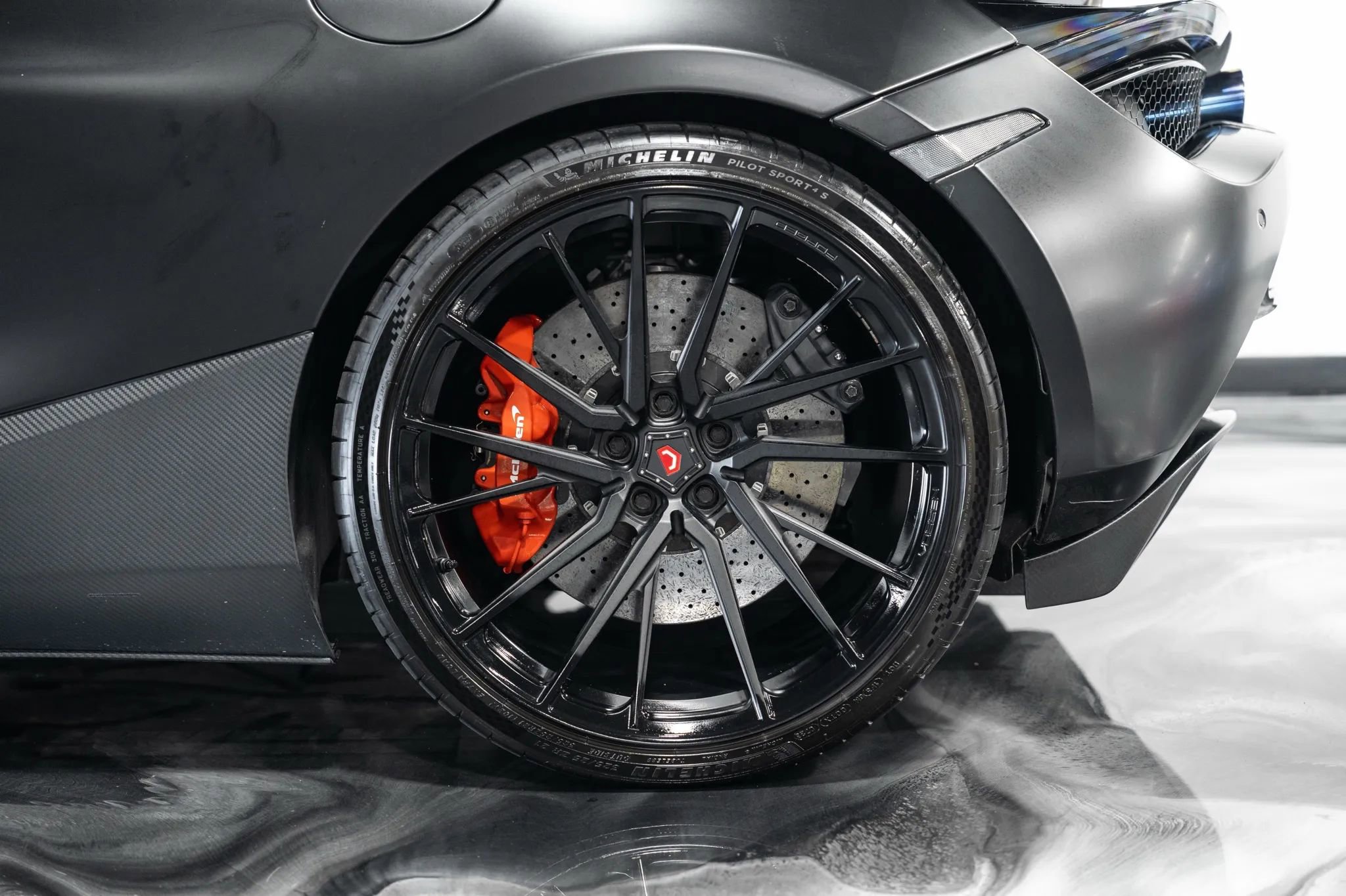 Used 2018 McLaren 720S image 33