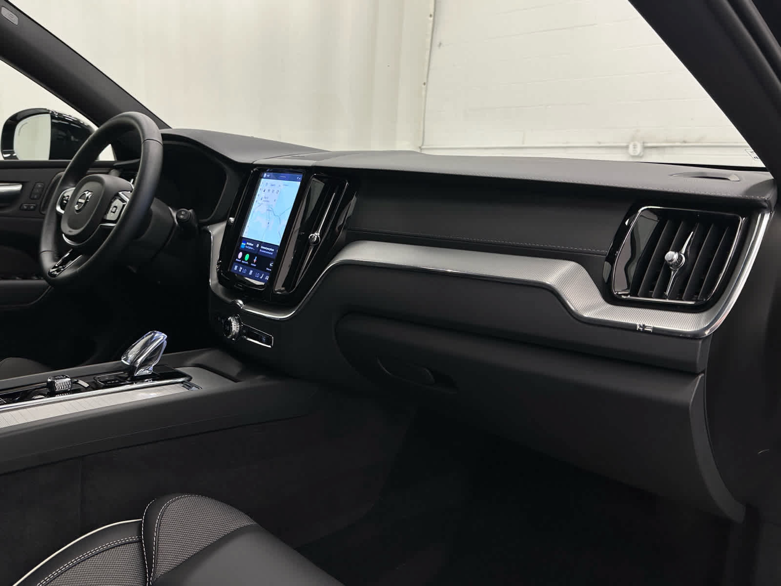 Used 2025 Volvo XC60 B5 Ultra w/ Climate Package AWD/4WD image 17