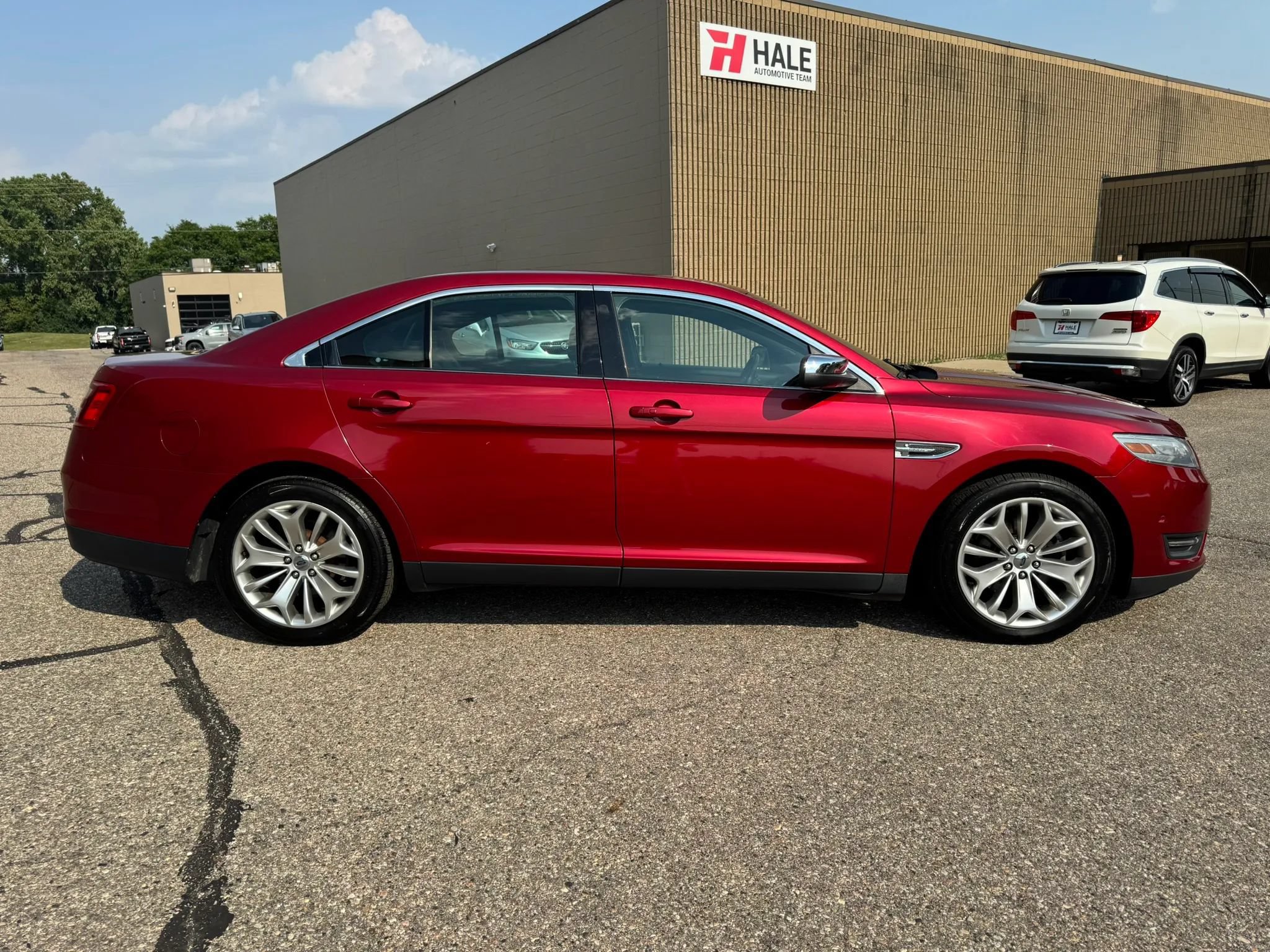Used 2014 Ford Taurus Limited w/ Equipment Group 301A AWD/4WD image 11