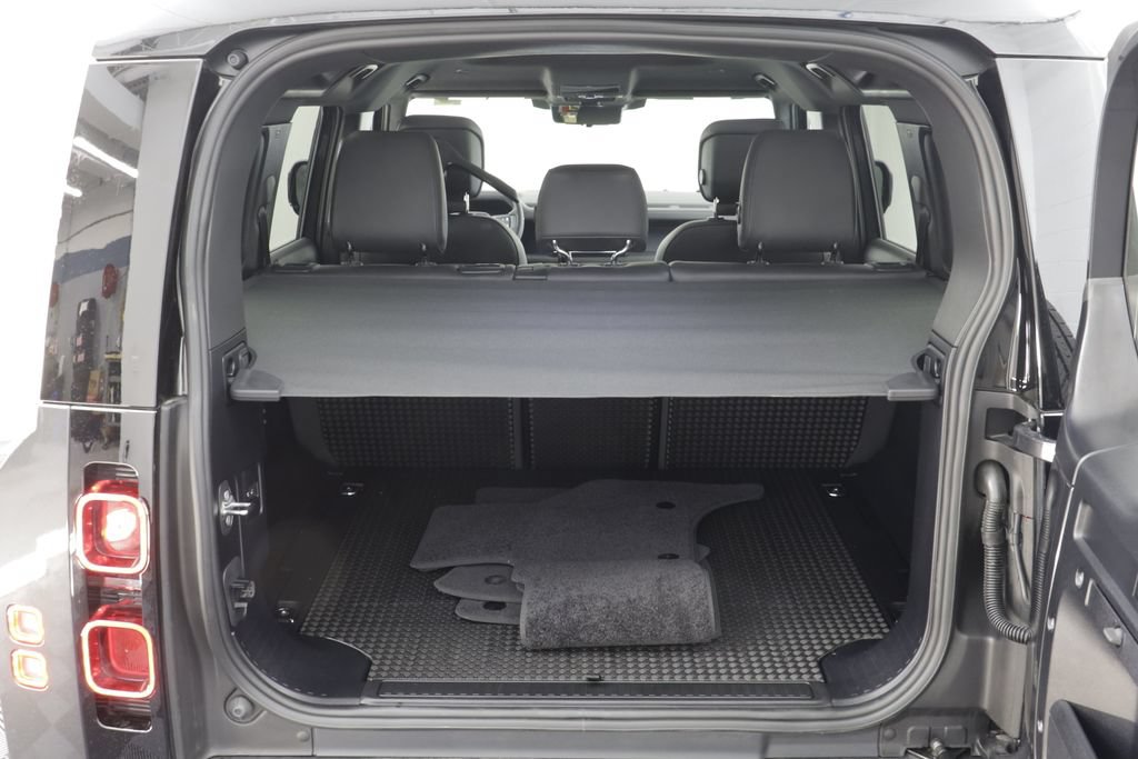 Certified 2025 Land Rover Defender 110 X-Dynamic SE AWD/4WD image 18