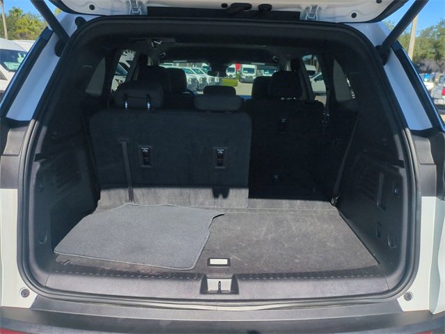 Used 2025 GMC Acadia Elevation image 13