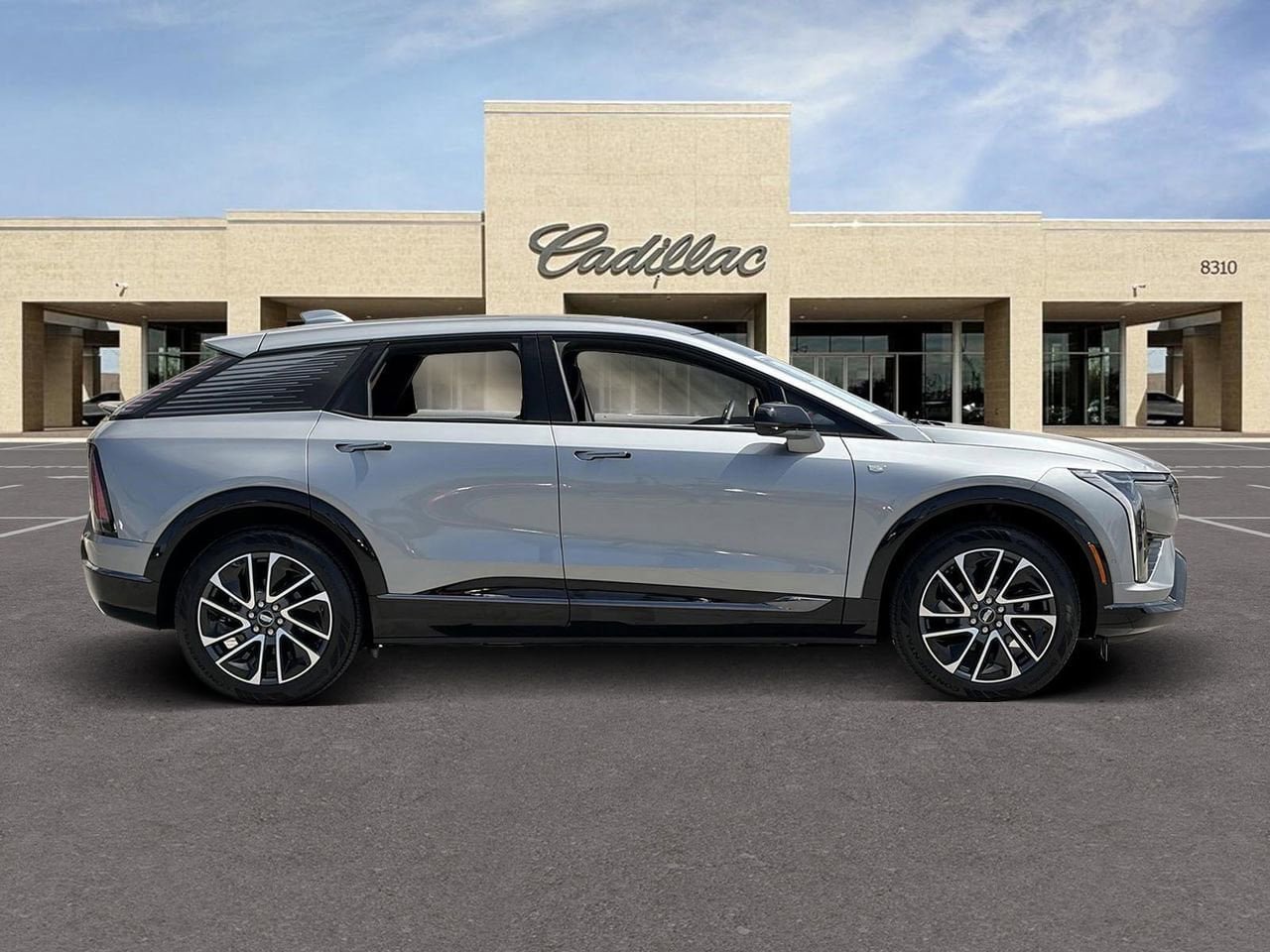 Used 2025 Cadillac Optiq Sport 2 w/ LPO, Floor Liner Package AWD/4WD image 4