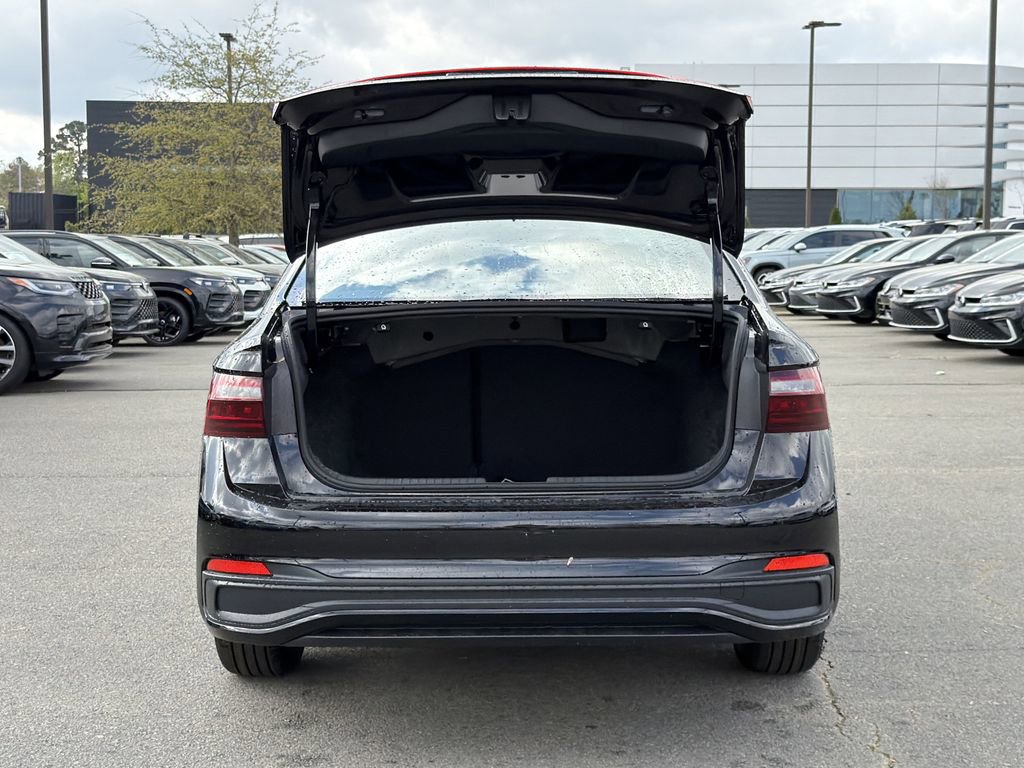 New 2026 Volkswagen Jetta SE image 8