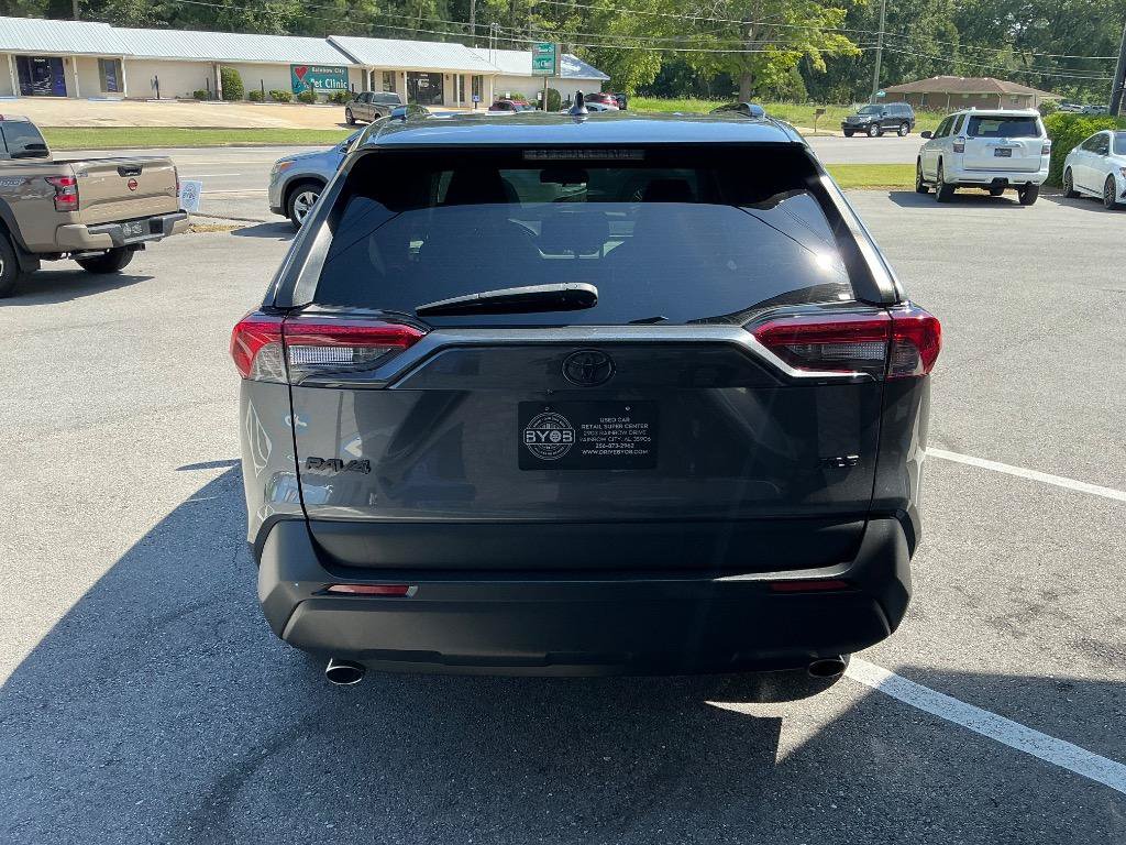 Used 2022 Toyota RAV4 XLE Premium FWD image 5