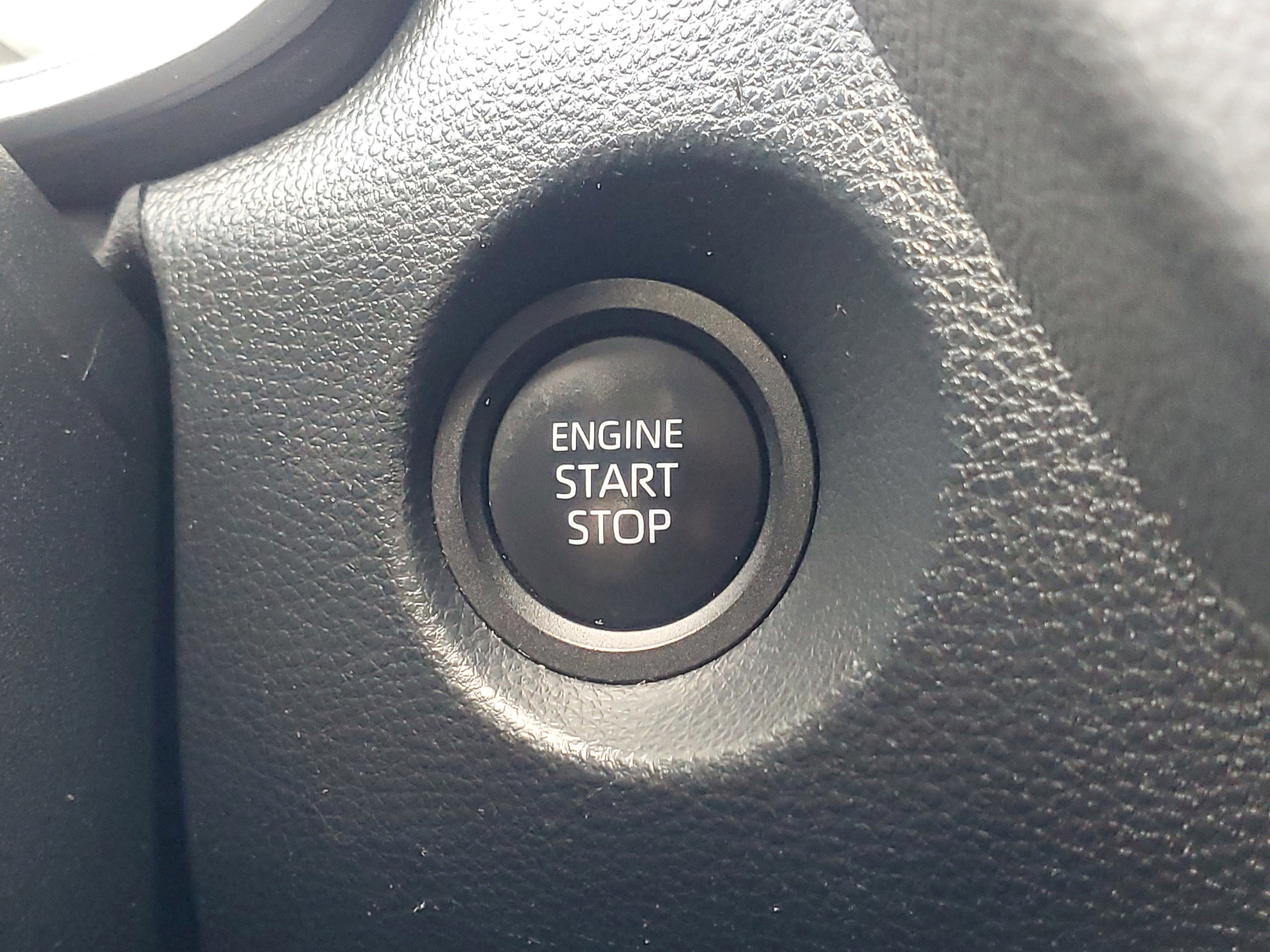 Used 2024 Toyota Corolla Cross XLE image 30