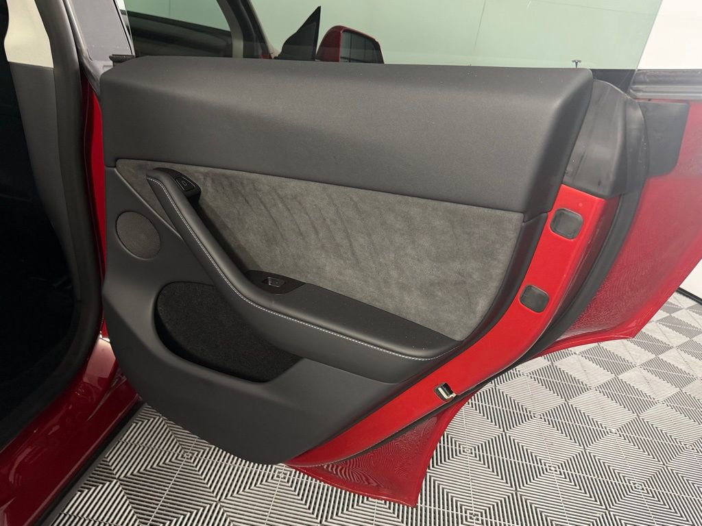 Used 2023 Tesla Model Y Long Range AWD/4WD image 29