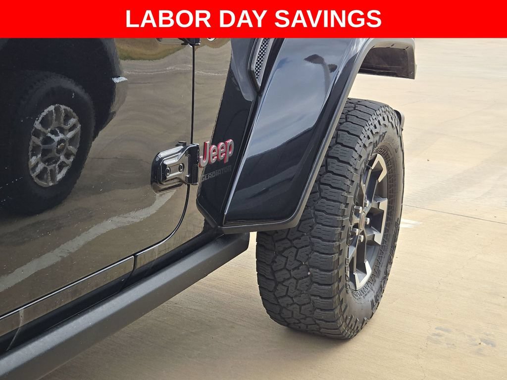 Used 2024 Jeep Gladiator Rubicon AWD/4WD image 3