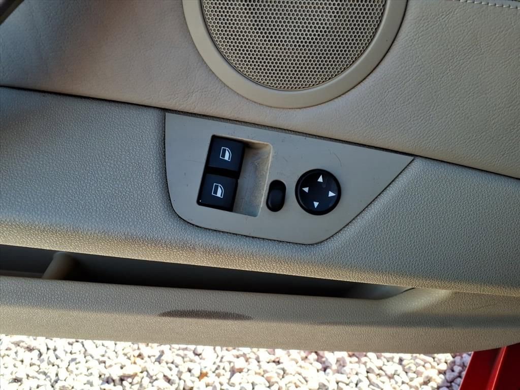 Used 2005 BMW Z4 2.5i image 28