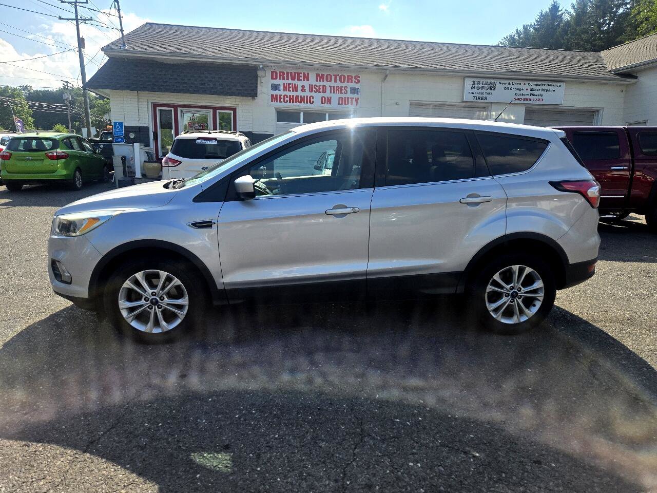 Used 2017 Ford Escape SE image 5