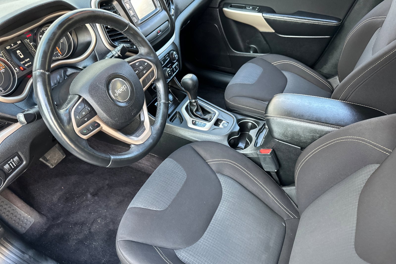 Used 2017 Jeep Cherokee Latitude image 10