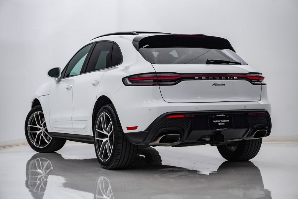 Certified 2023 Porsche Macan AWD/4WD image 3