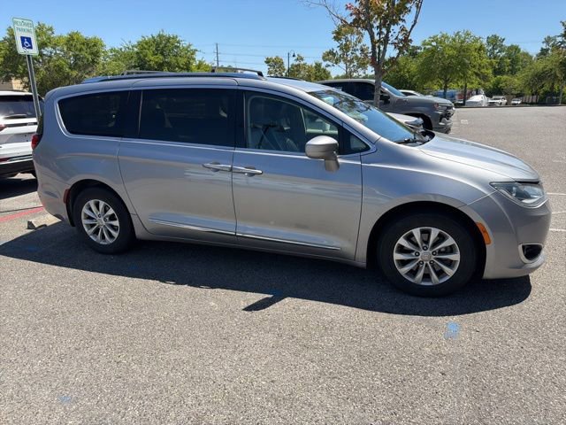 Used 2019 Chrysler Pacifica Touring-L image 27