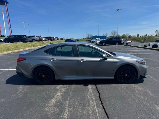 Used 2025 Toyota Camry SE FWD image 2