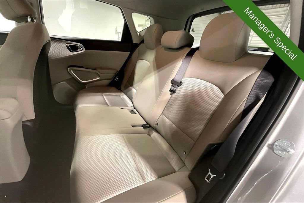 Used 2025 Kia Soul LX w/ LX Technology Package FWD image 30