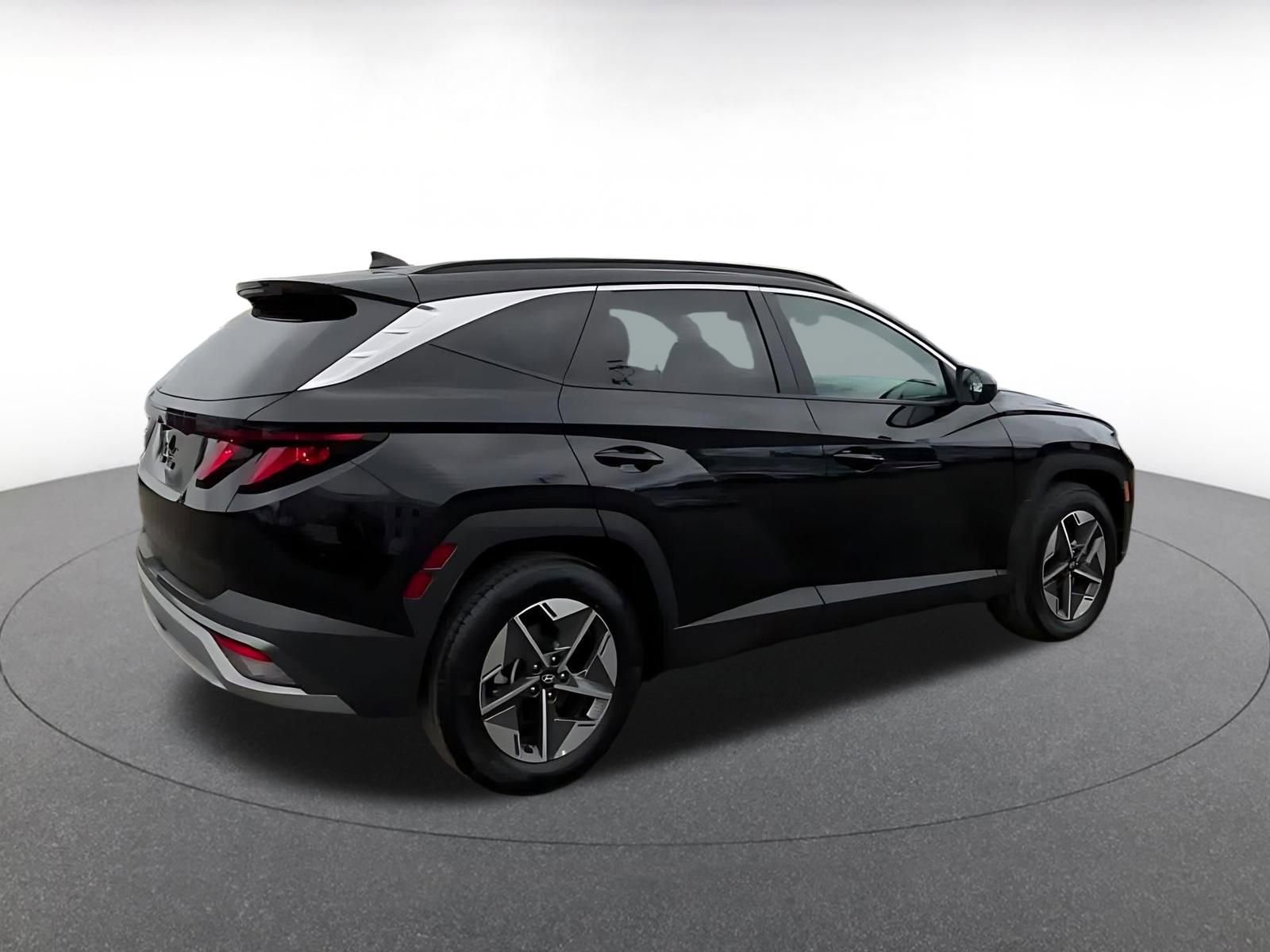 Used 2025 Hyundai Tucson SEL FWD image 14