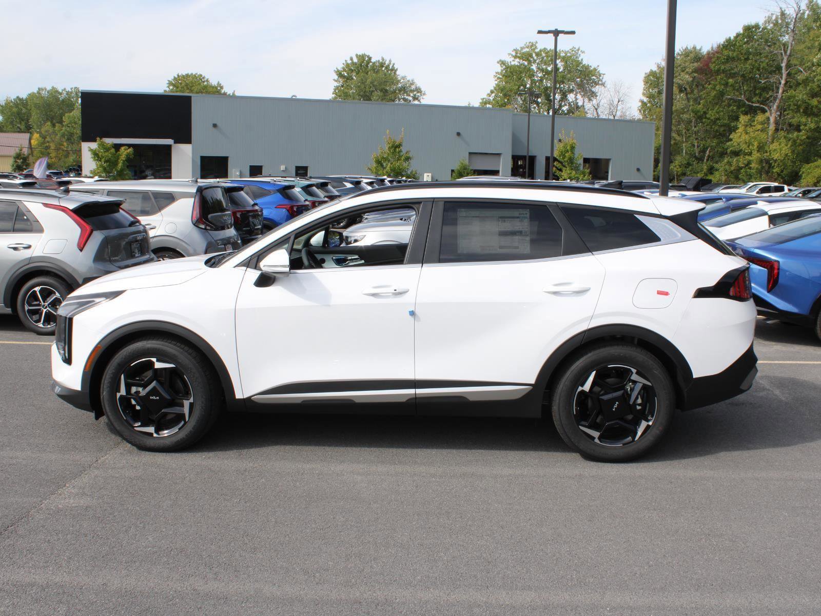 New 2026 Kia Sportage EX w/ EX Panorama Roof Package image 4