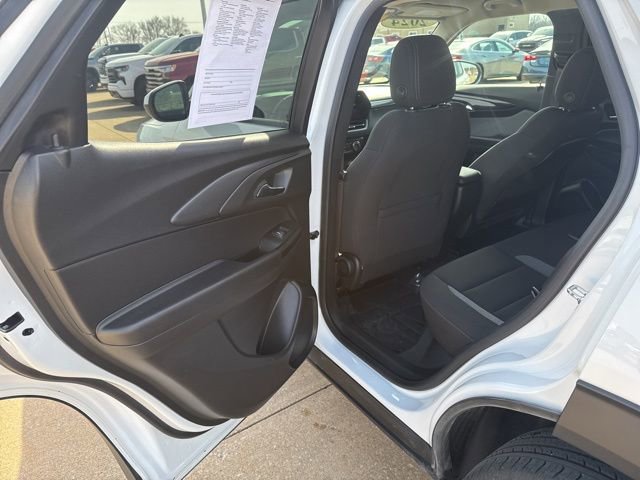 Used 2024 Chevrolet TrailBlazer LT w/ LT Cold Weather Package image 17
