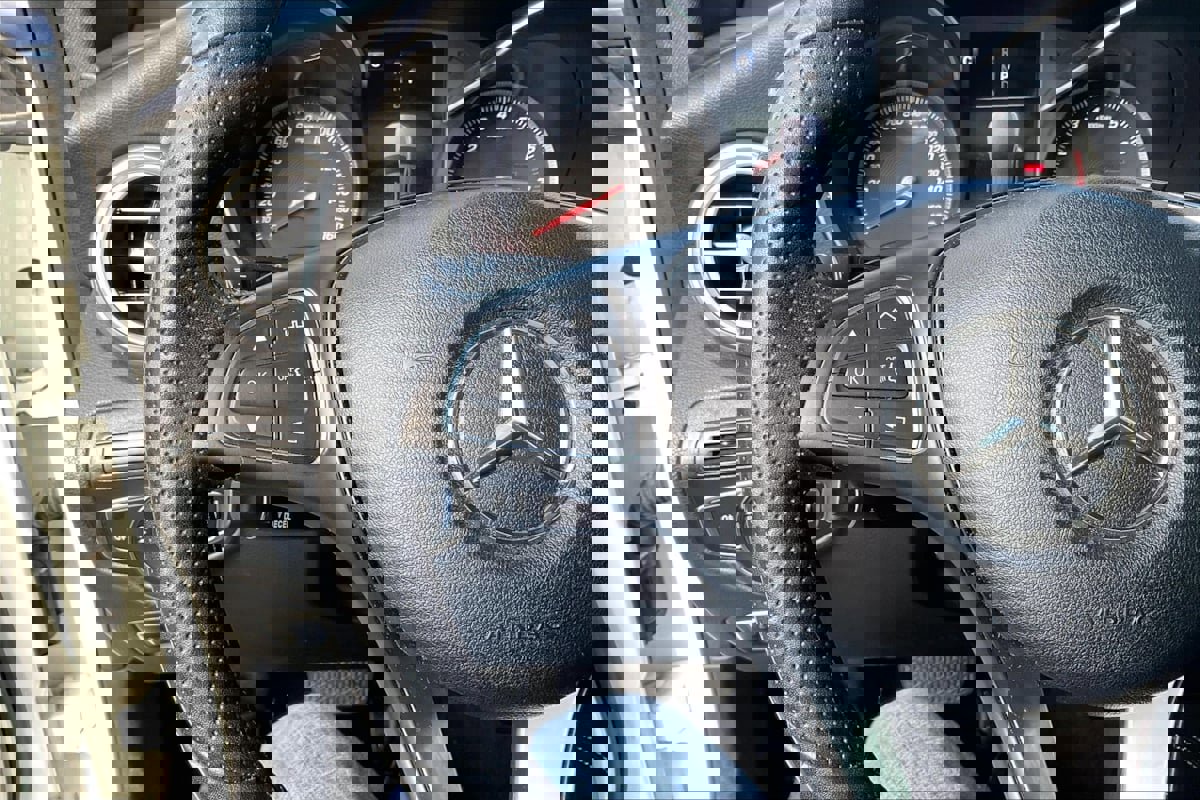 Used 2018 Mercedes-Benz GLC 300 SUV image 18