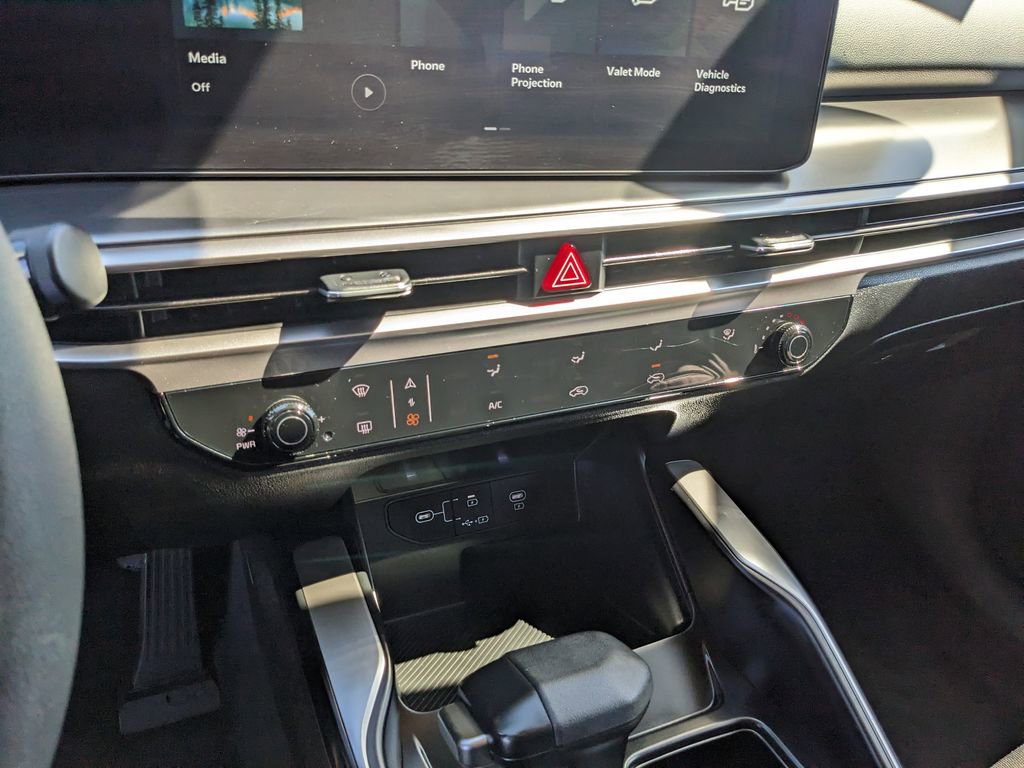 Certified 2025 Kia Sorento LX FWD image 25