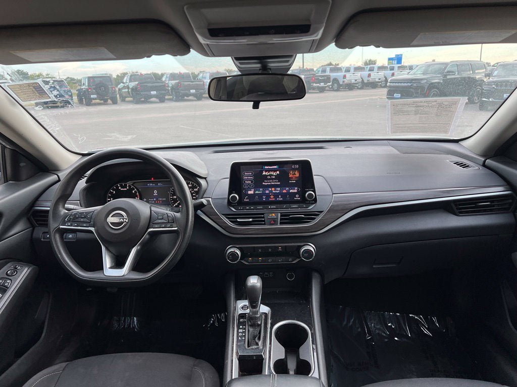 Used 2024 Nissan Altima 2.5 SV FWD image 24