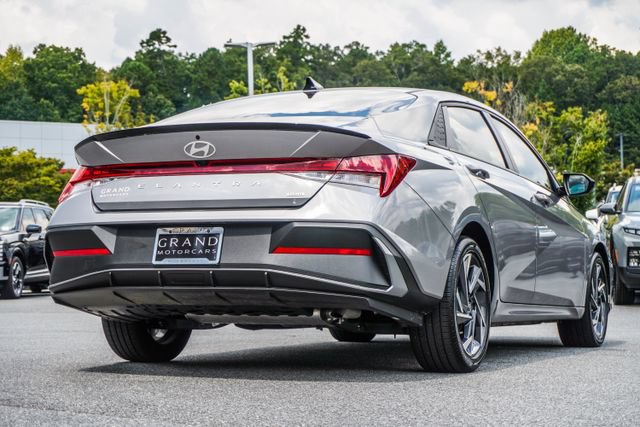Certified 2025 Hyundai Elantra SEL FWD image 13
