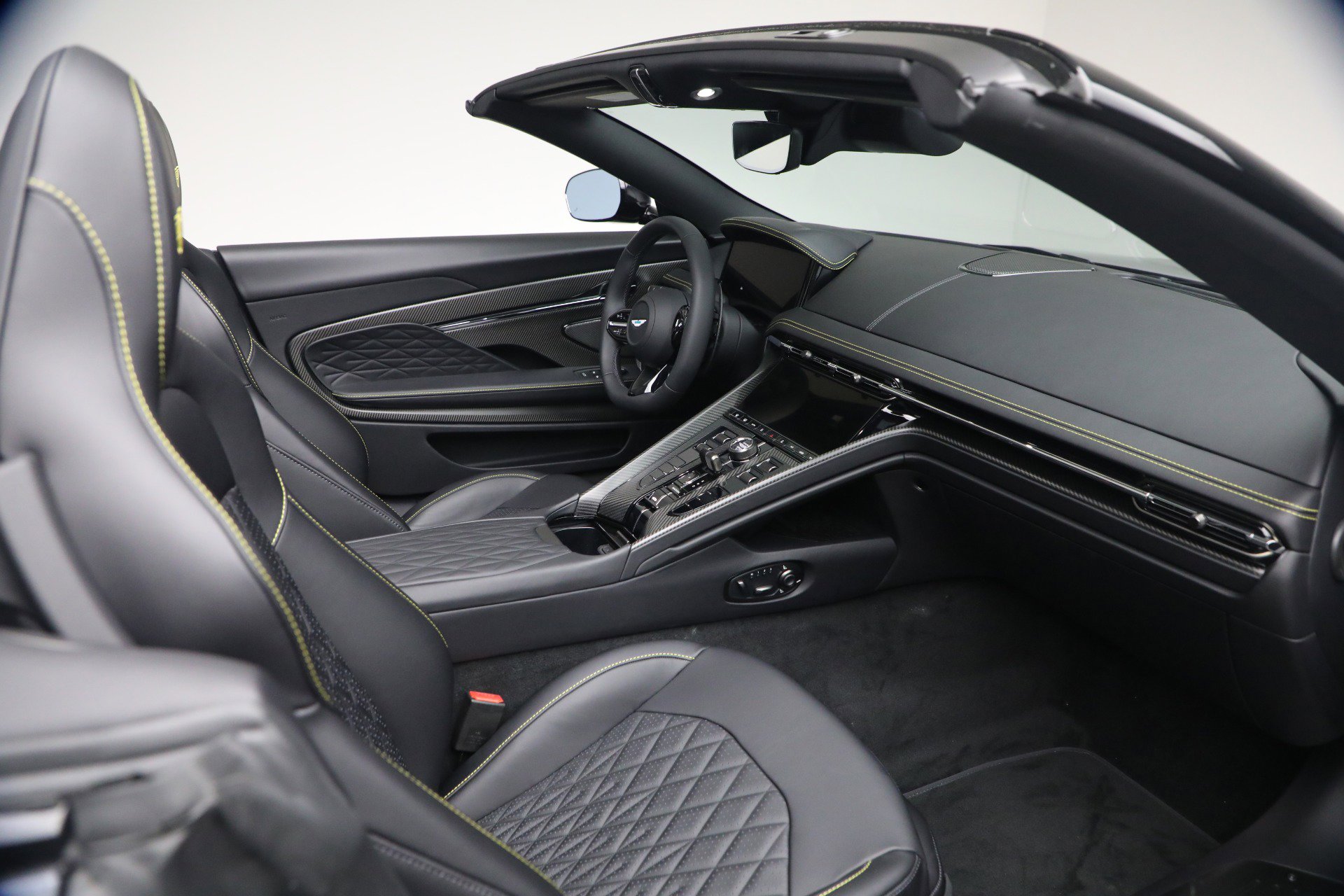 New 2026 Aston Martin DB12 Convertible image 32