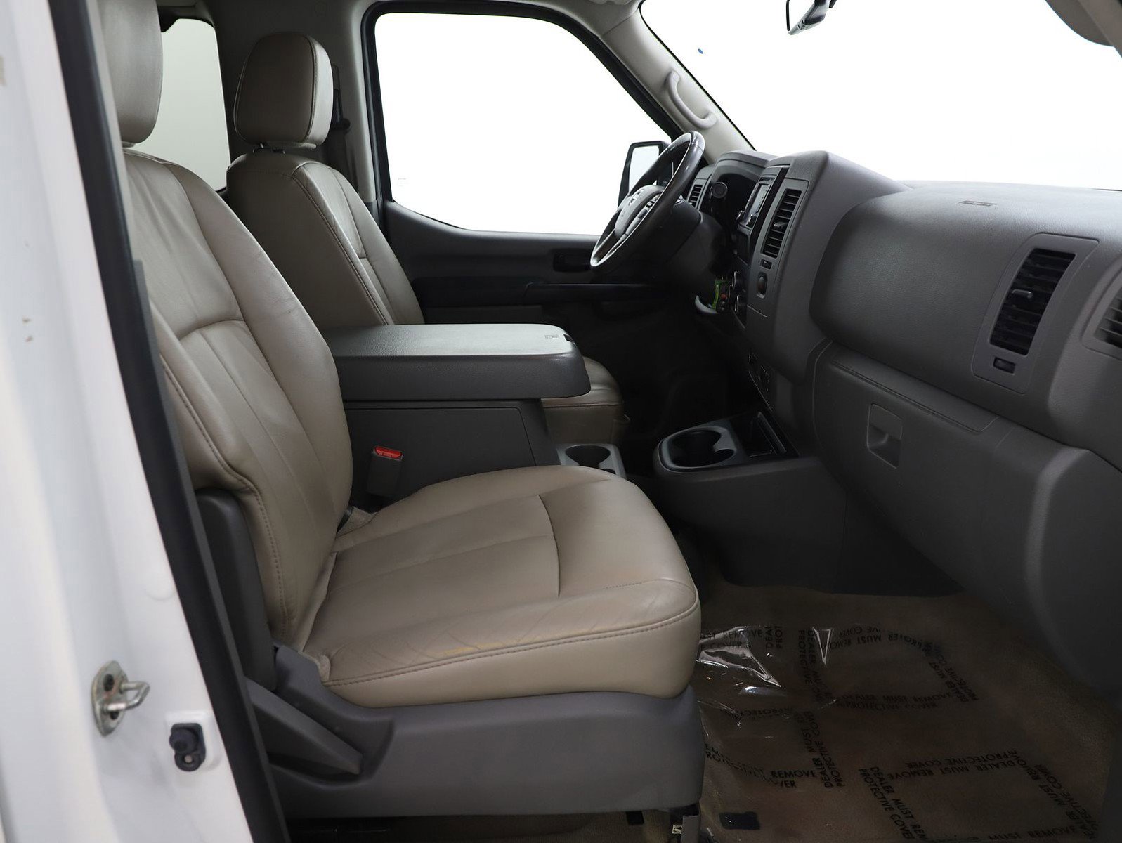 Used 2020 Nissan NV 3500 SL image 13