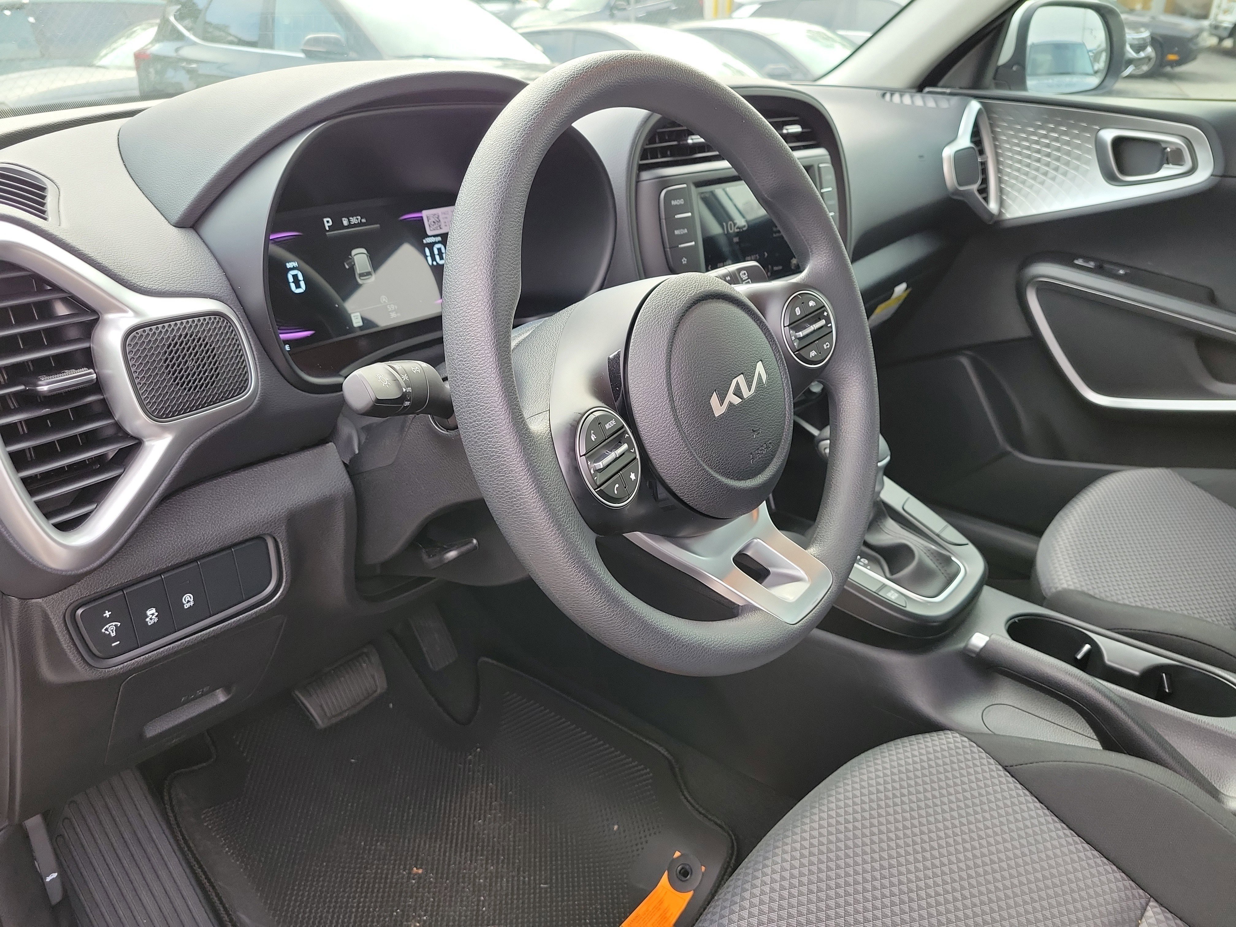 Used 2025 Kia Soul LX w/ LX Technology Package image 18