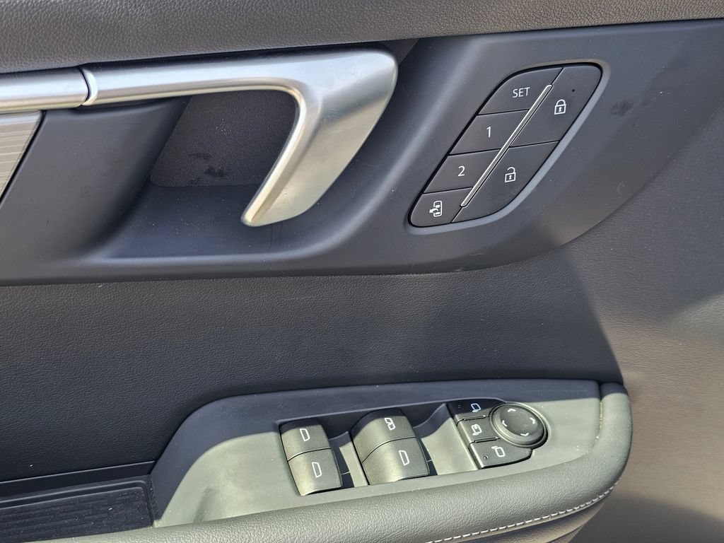 Used 2025 Buick Enclave Preferred w/ Power Package AWD/4WD image 25
