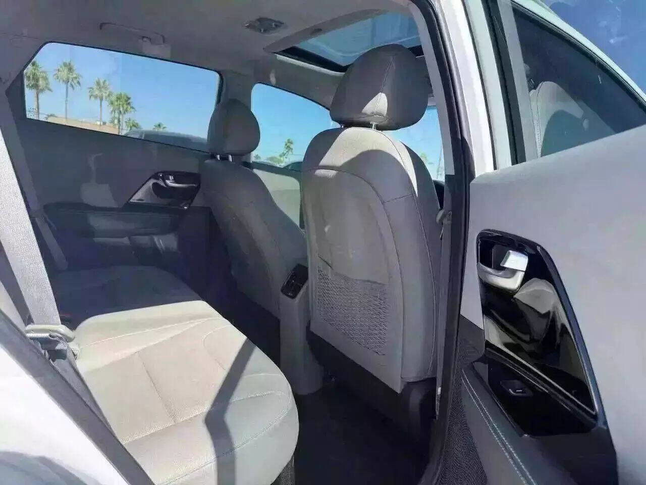 Used 2022 Kia Niro EX Premium image 26