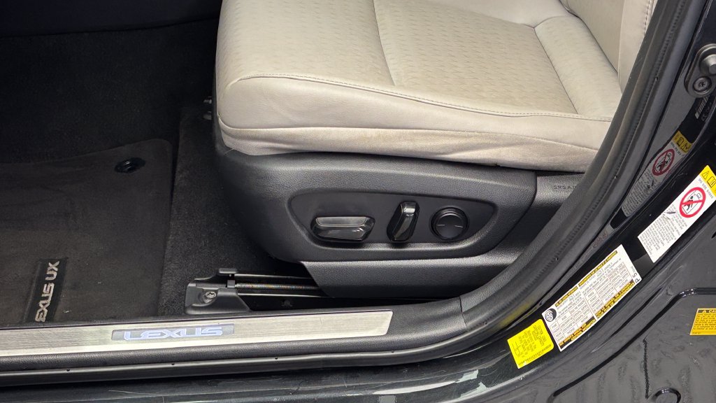 Used 2019 Lexus UX 200 w/ Accessory Package FWD image 13